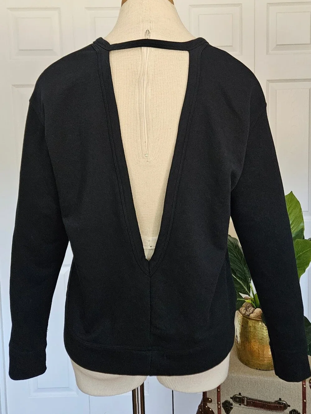 NWT Nike Dri-FIT Versa Open Back Sweatshirt Coquette Balletcore Athletic Size S